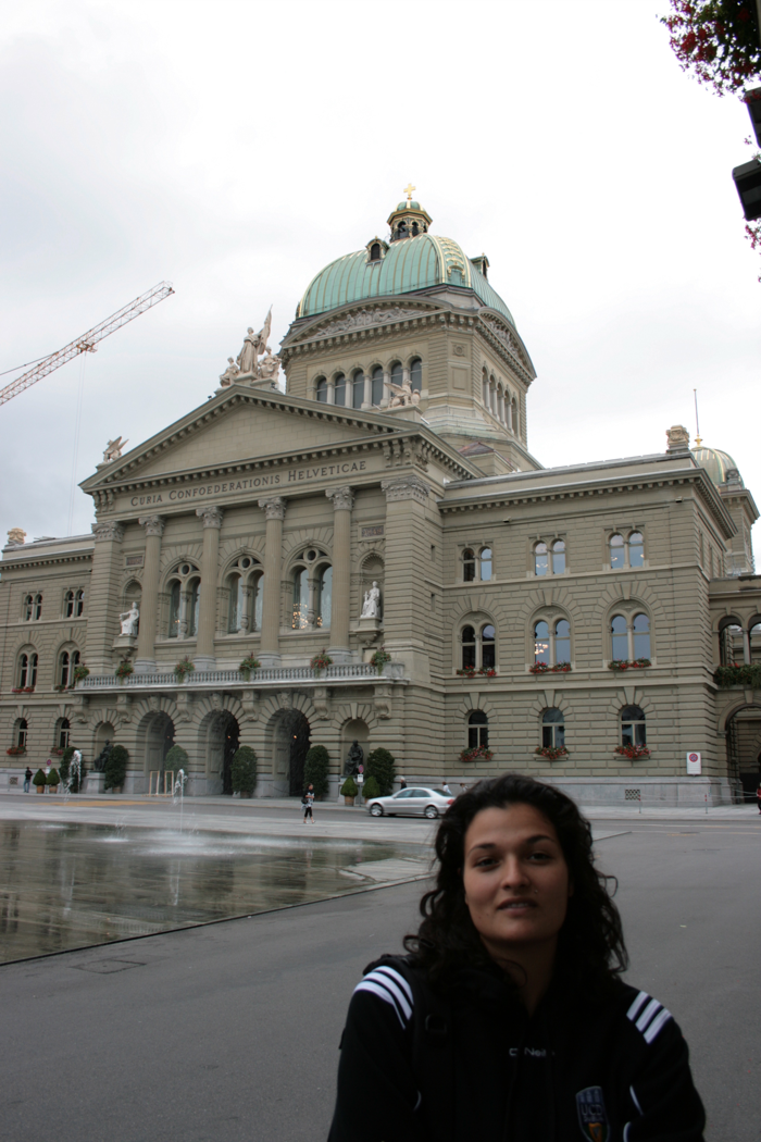 Katia devant le Palais Fédéral (la 1ère fois?)