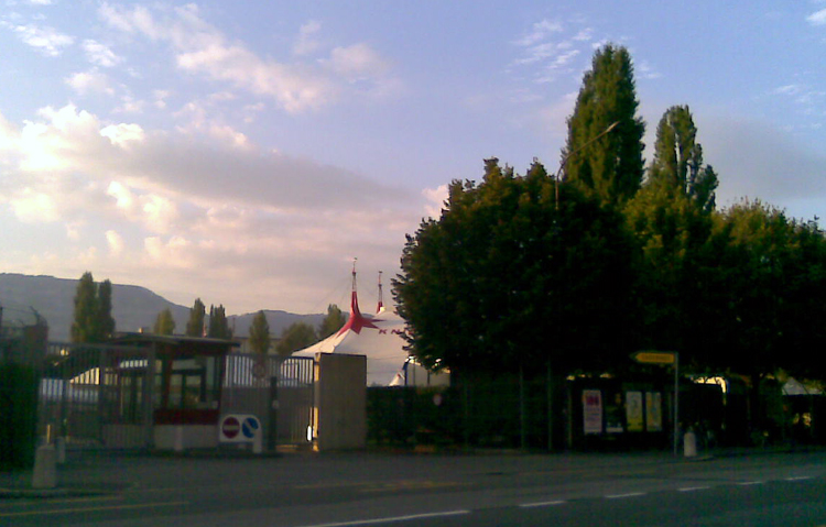 Le cirque Knie s'installe dans la caserne des Vernets à Genève